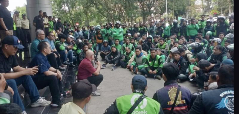 Protes Pengemudi Ojol Soal QR Code di Kampus Unpad