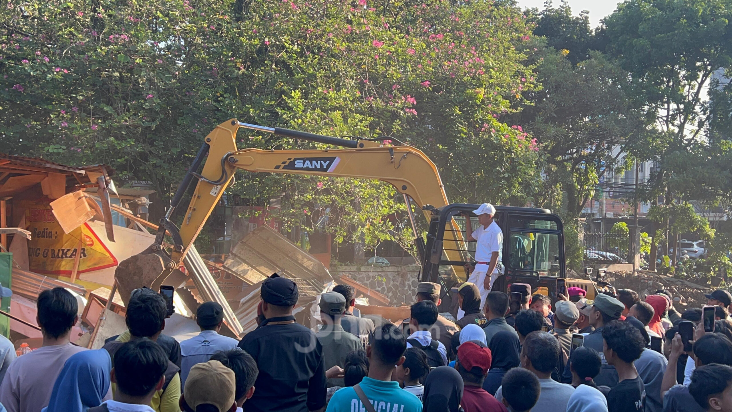 Dedi Mulyadi dan Penertiban Bangunan di Bandung